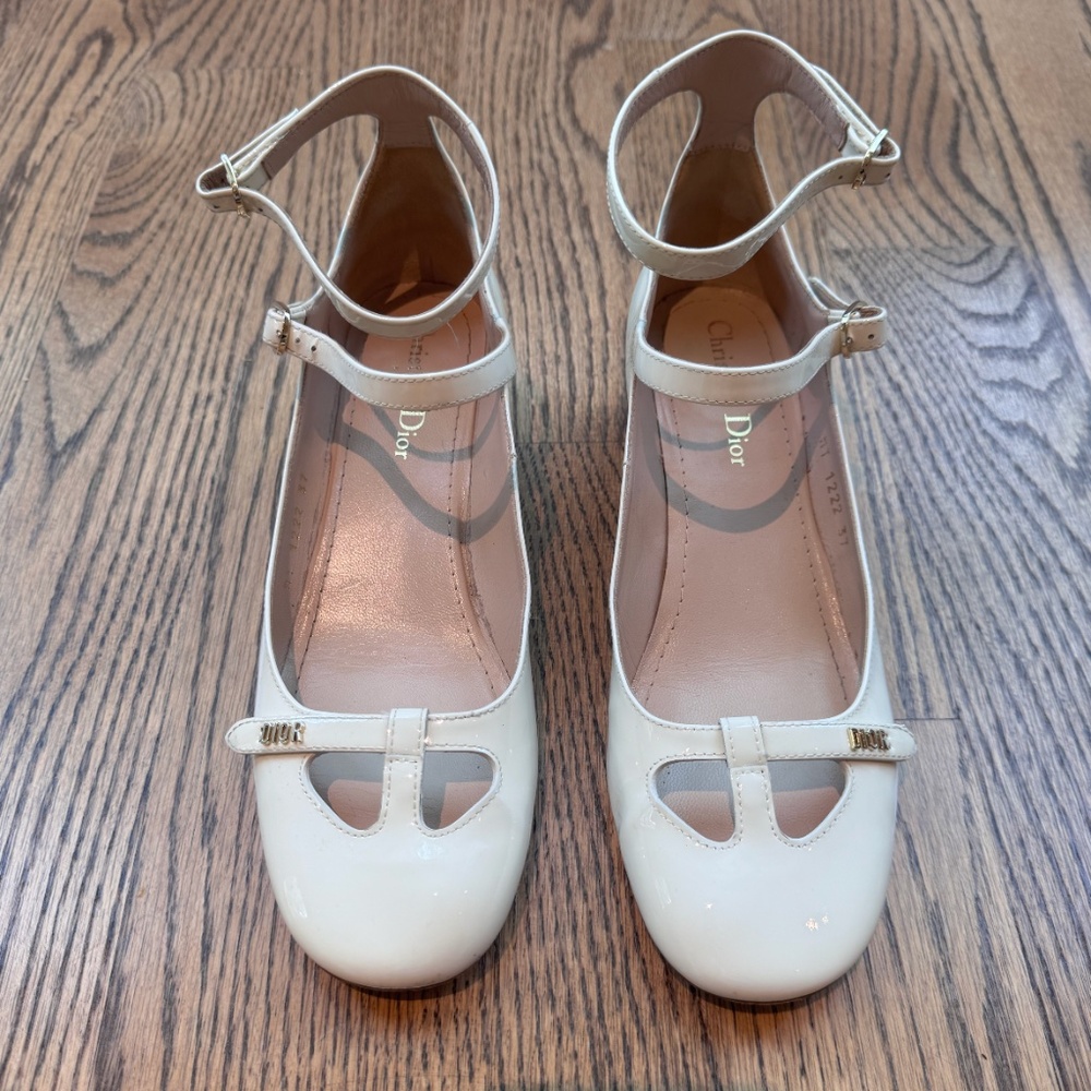 Christian Dior  cream heel with double strap design size 7
